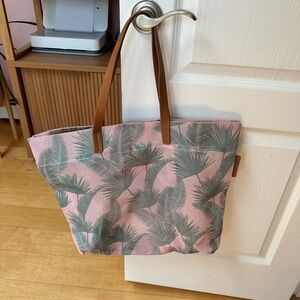 Pink mesh beach bag with palm trees